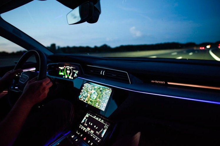 Intelligenter Assistent für elektrisches Fahren: der Audi e-tron Routenplaner